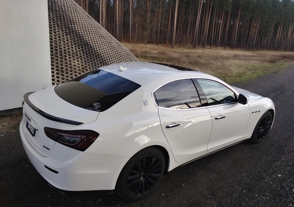 Maserati Ghibli cena 135000 przebieg: 27000, rok produkcji 2017 z Skwierzyna małe 232